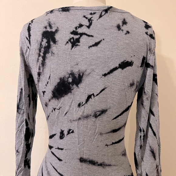 New Guess form fitting Tie Dye maxi dress-size M - Picture 8 of 8